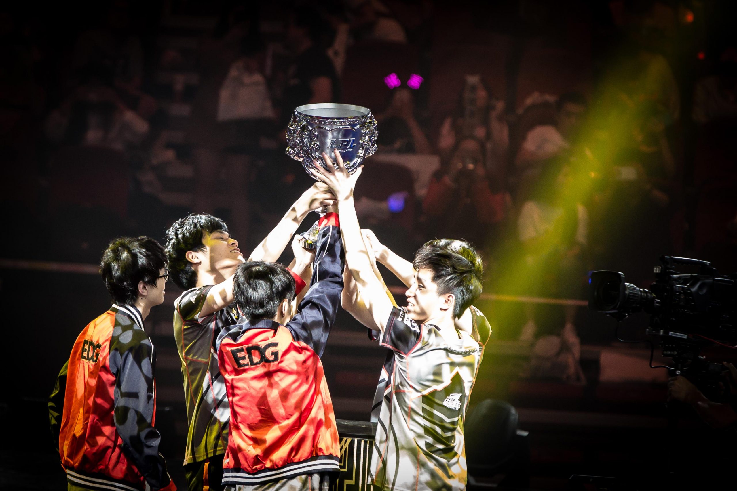 关于LPL夏季赛总决赛：EDG能否捍卫统治，RNG能否涅槃重生？的信息