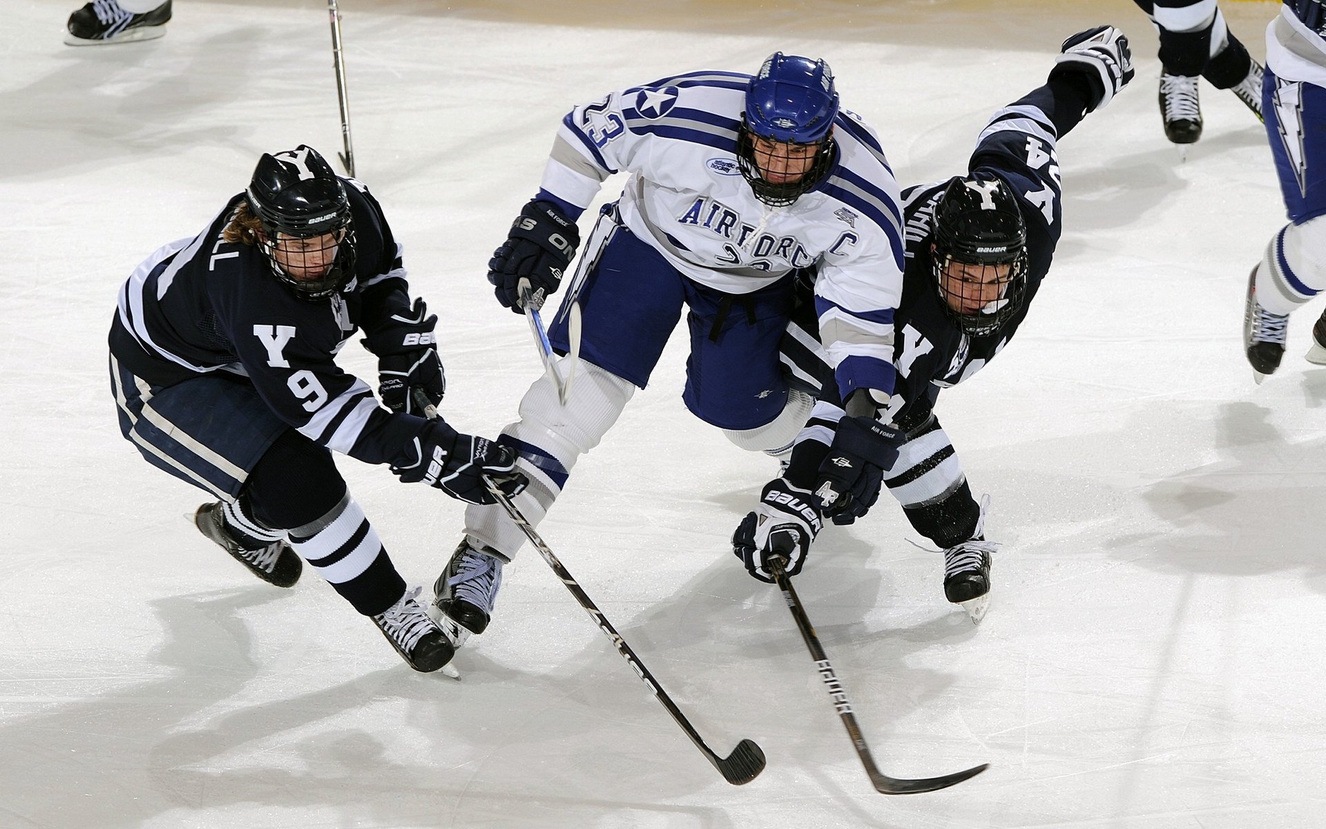 开云kaiyun-【比赛临场指导】裁判如何判罚，规则细节讲解，比赛开始裁判说什么