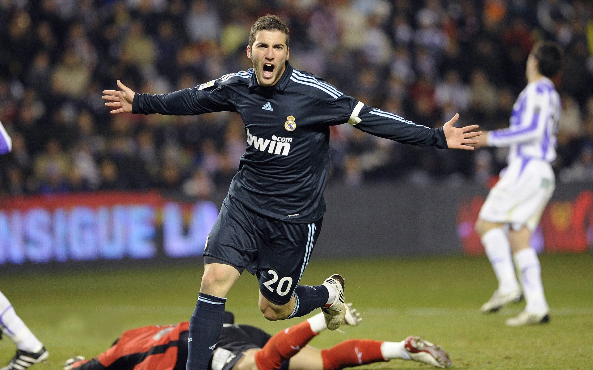 日本队防守端表现稳定,失球数大幅减少,日本队控球能力为何强